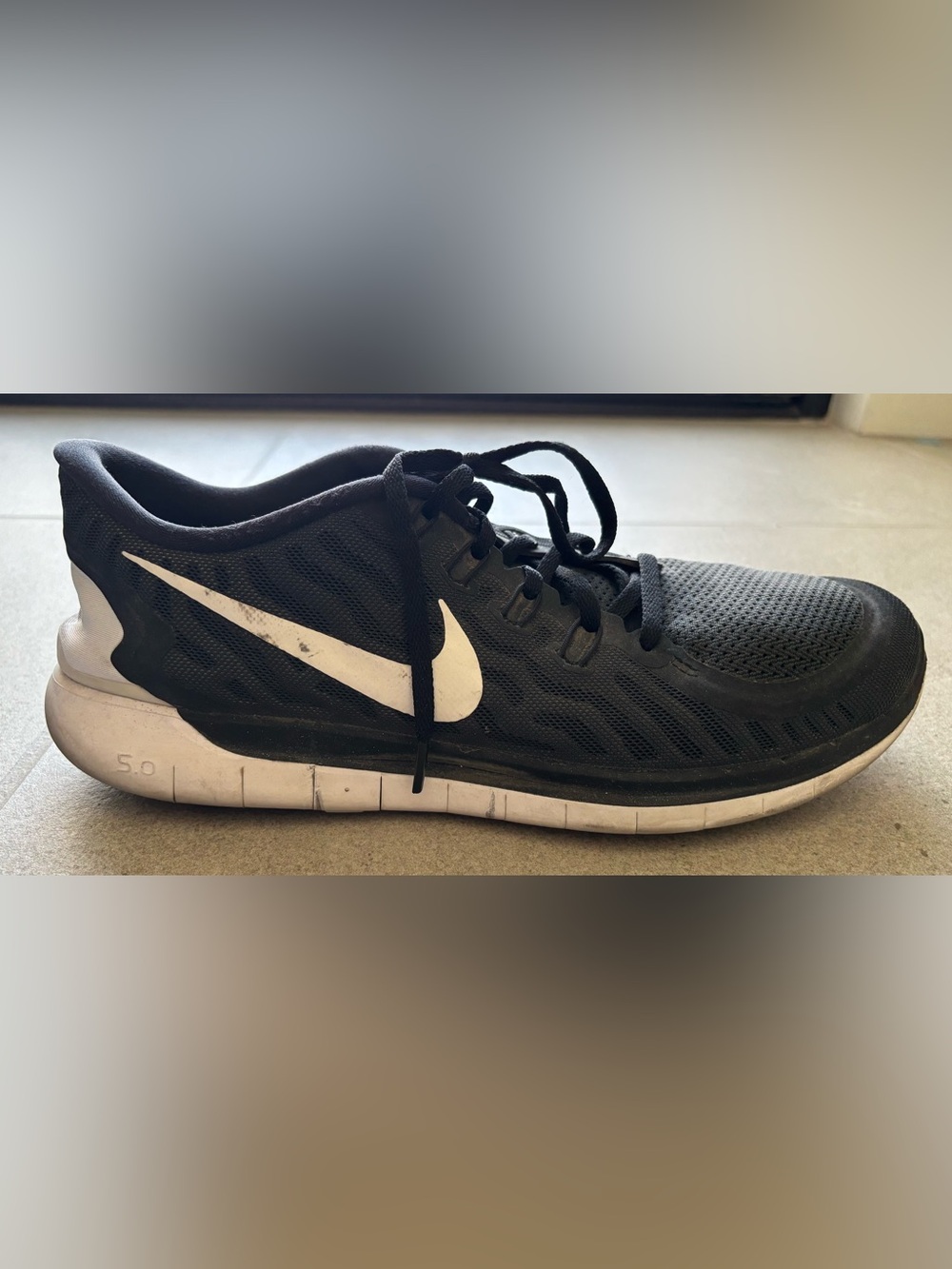 Nike Women’s Free 5.0 Running Training Walking Shoes Size 12 in Black/White - Picture 4 of 9